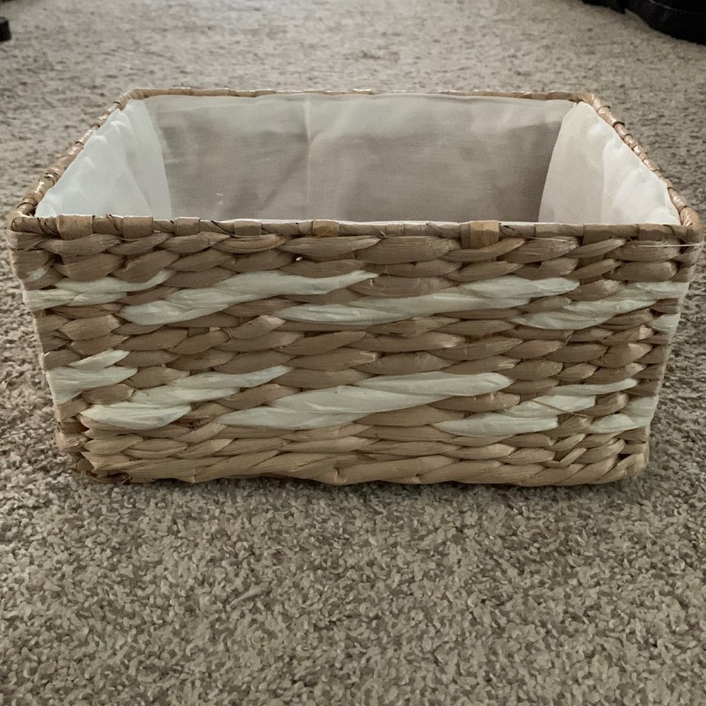Storage basket